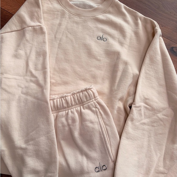 Alo Sweatshirt - Picture 2 of 3